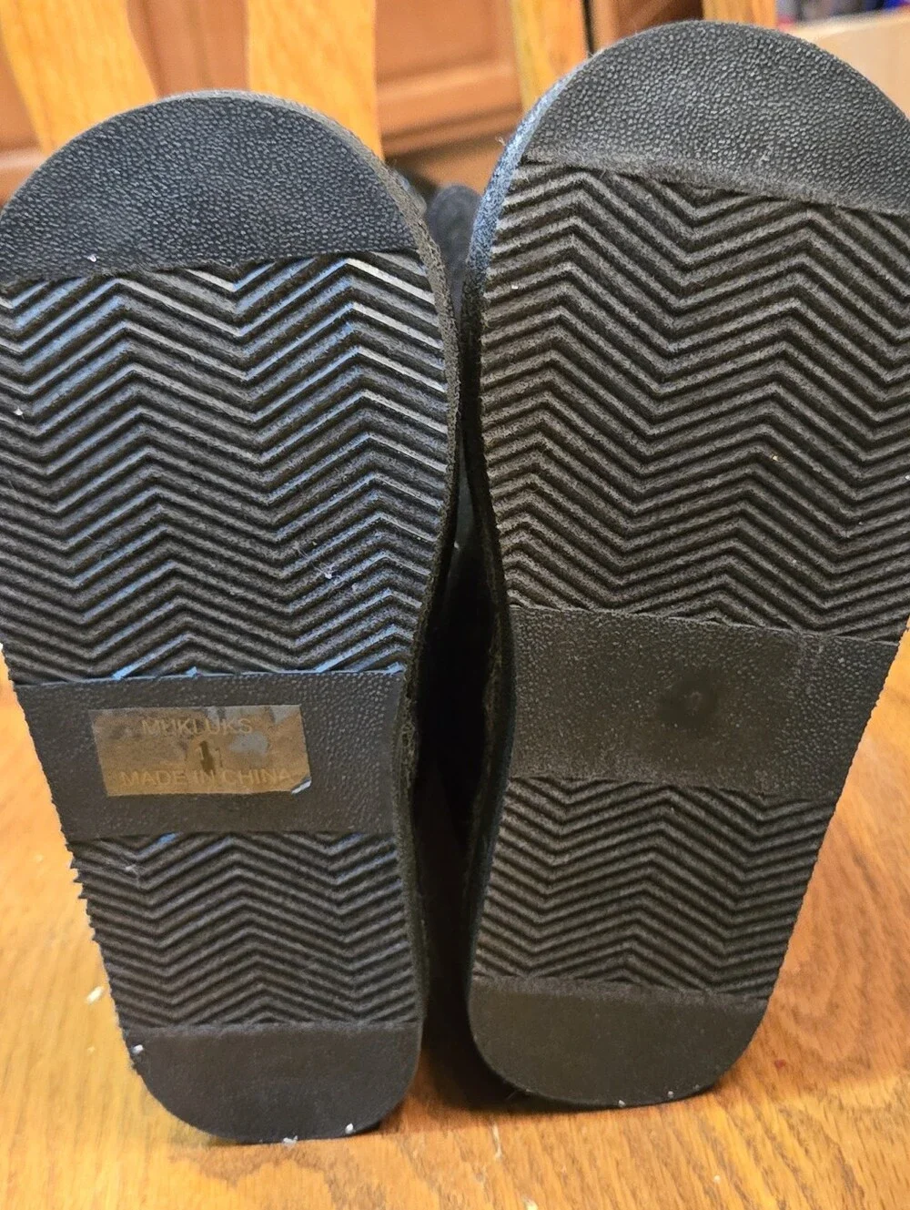Muk Luks comfortable black